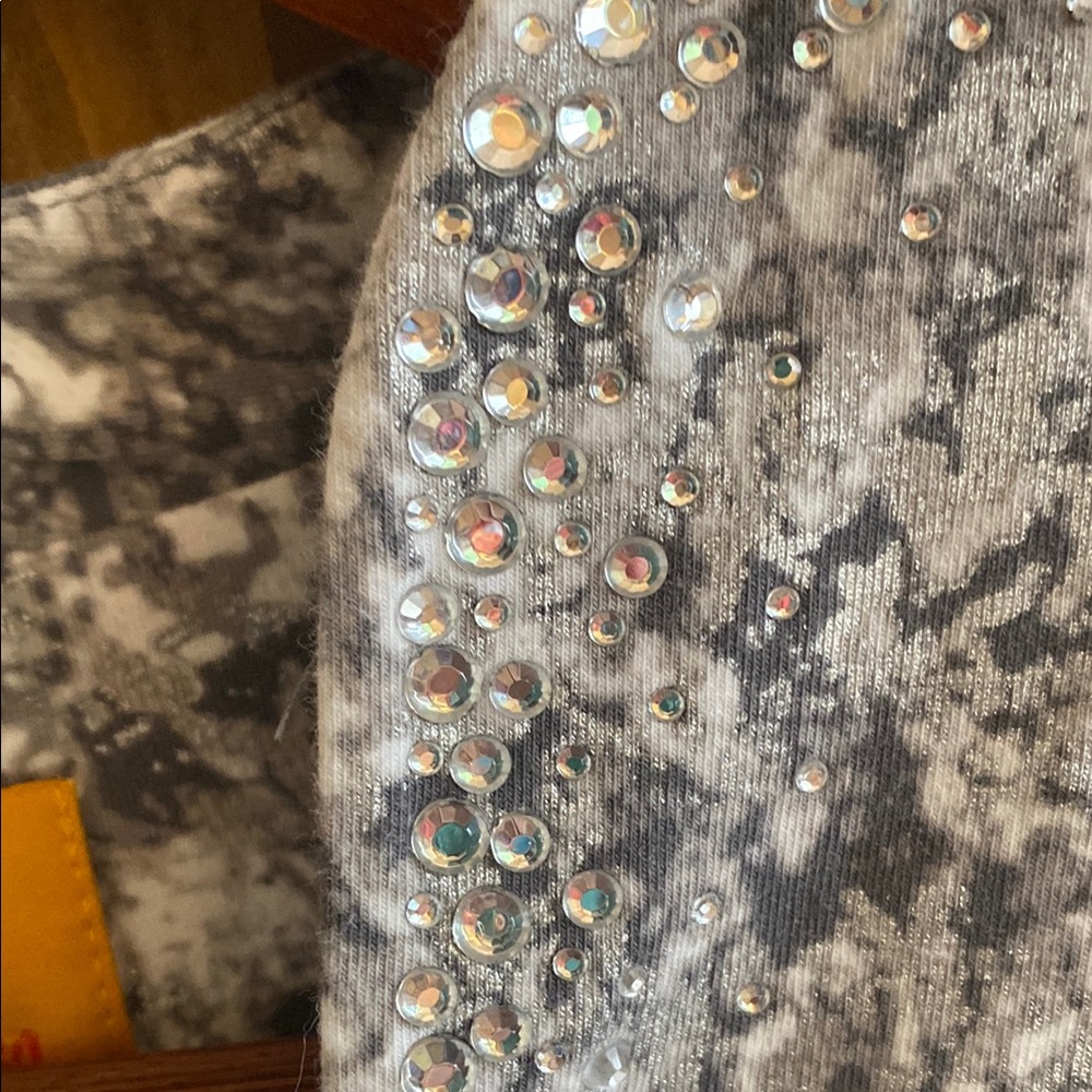 Ruby Rd. Gray and White Patterned Top - Picture 4 of 13